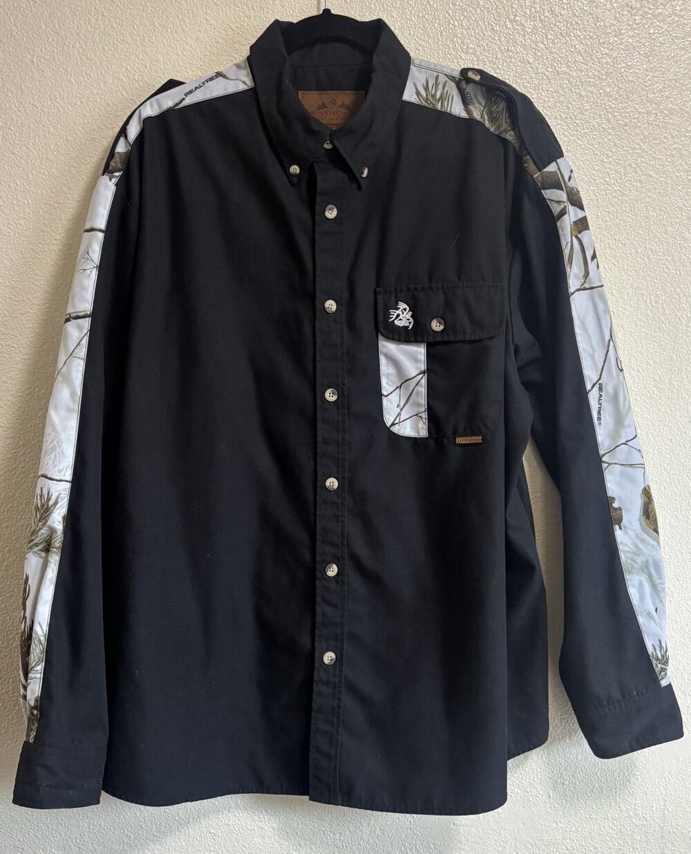Legendary Whitetails Shirt Mens XL Black White Camo Button Up Long Sleeve